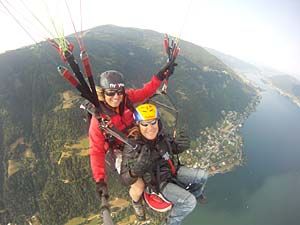 Zwei Männer beim Tandemflug mit dem Gleitschirm - Gran Canaria - Paragliding