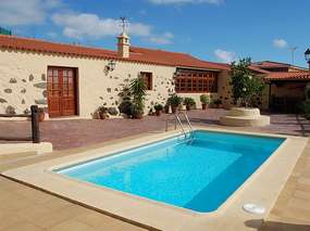Ferienhaus auf Finca mit Privatpool in San Mateo