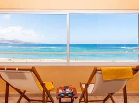 Moderne Ferienwohnung mit Internet direkt am Strand Las Canteras in Las Palmas