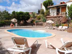 Individuelle Ferienwohnung 1 mit Wlan, Pool, Terrassen - Ortsnah in Santa Lucia