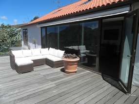 4 Pers. Ferienhaus mit Pool + WLAN / Balkon & Terrasse mit Relaxmöbeln
