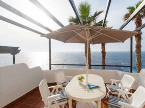 Ferienhaus am Meer mit unvergleichlichen Meerblick + Pool in Faro de Sardina