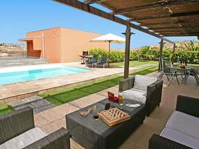 Elegante Villa mit beheizbaren Pool, Klima, Garten & BBQ direkt am Golfplatz